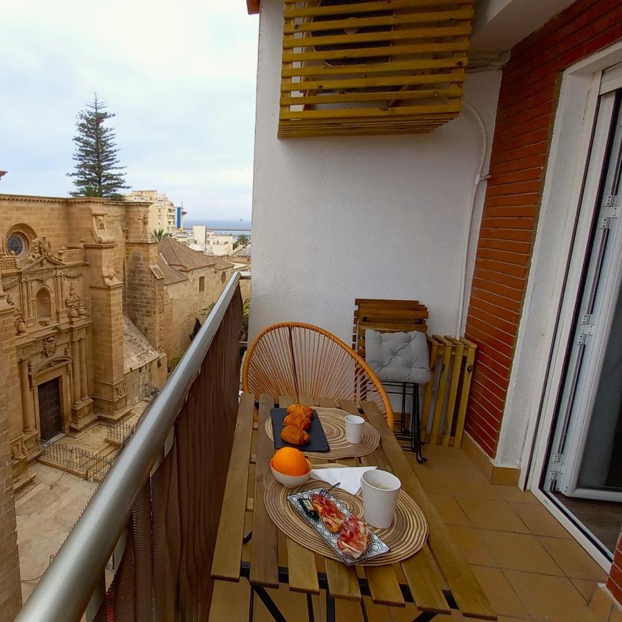 Apartamento Balcon Frente A La Catedral, Parking Y Ascensor Almería
